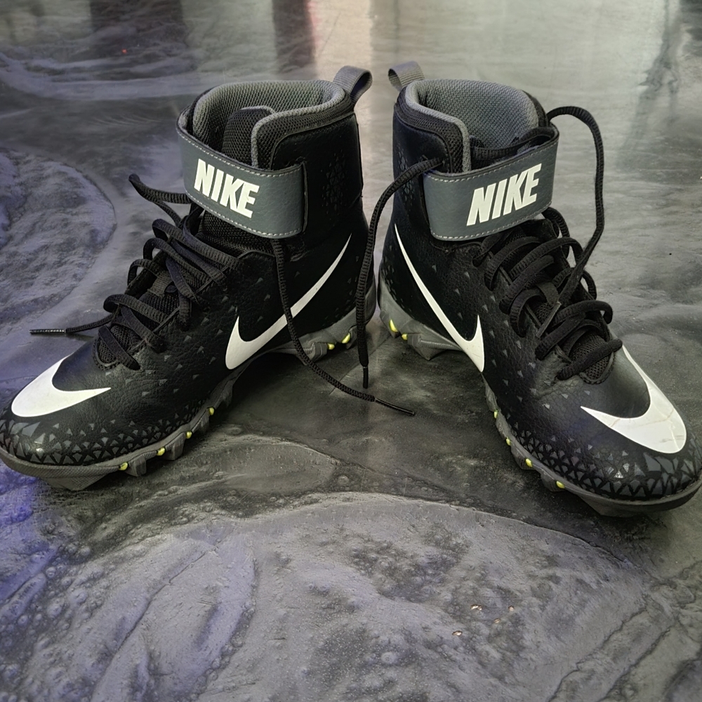 Nike ankle high cleats